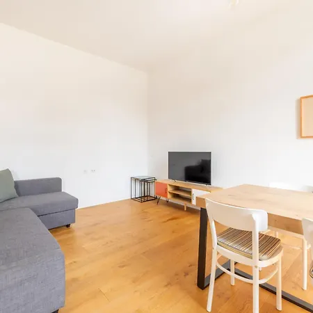 Lägenhet Isola - Bright 2-room With Balcony