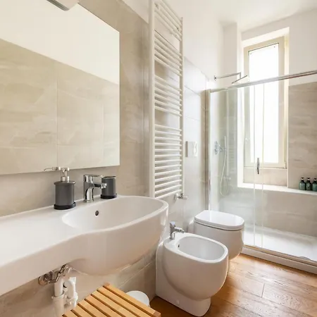 Isola - Bright 2-room With Balcony Milano